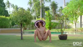 Hats off to the hottie solo seduction production