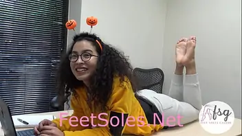 Ass and feet solo