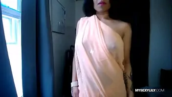 Indian babe masturbating live